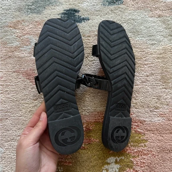 Gucci Women's Black Chain Jelly Slide Sandals - Picture 2 of 4